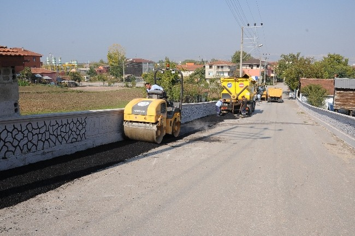 Başiskele\'de Bozuk Yollar Onarılıyor