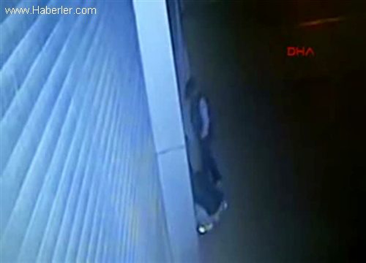 Bilgisayar Hırsızları Güvenlik Kamerasında
