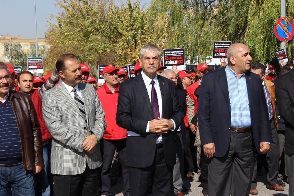 Çalışma ve Sosyal Güvenlik Bakanlığı Önünde Kıdem Tazminatı Eylemi