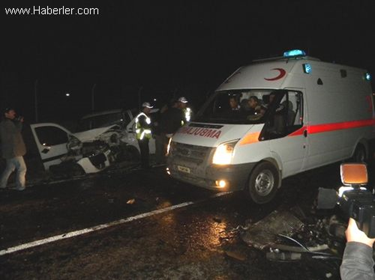 Edirne\'de Trafik Kazası : 1 Ölü, 3 Yaralı