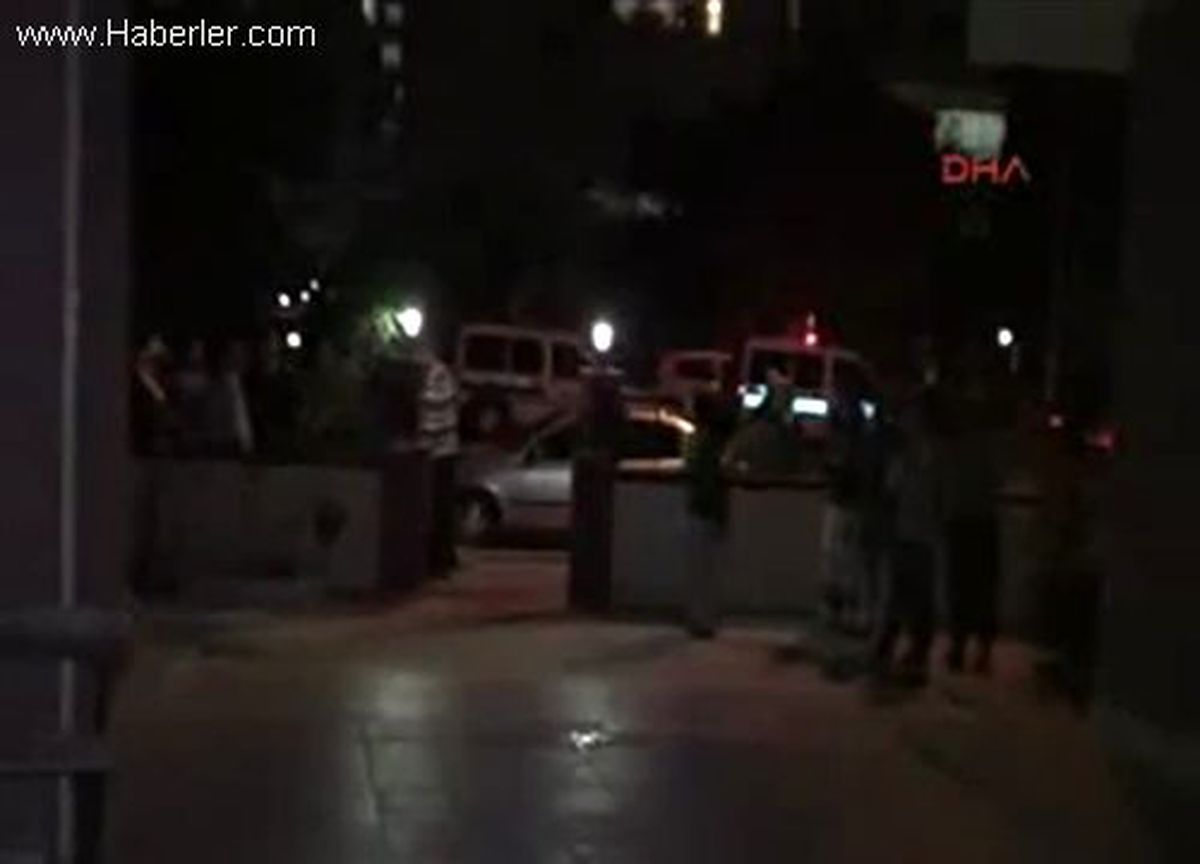 Eski Kız Arkadaşının Annesini Evine Girip Bıçakladı, Balkondan Kaçmak İsterken Yaralandı