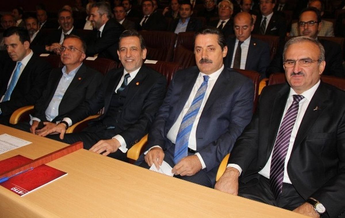 Faruk Çelik\'ten İşverene: "100 Kazanacağına 10 Kazan, İşçin de Kazansın"