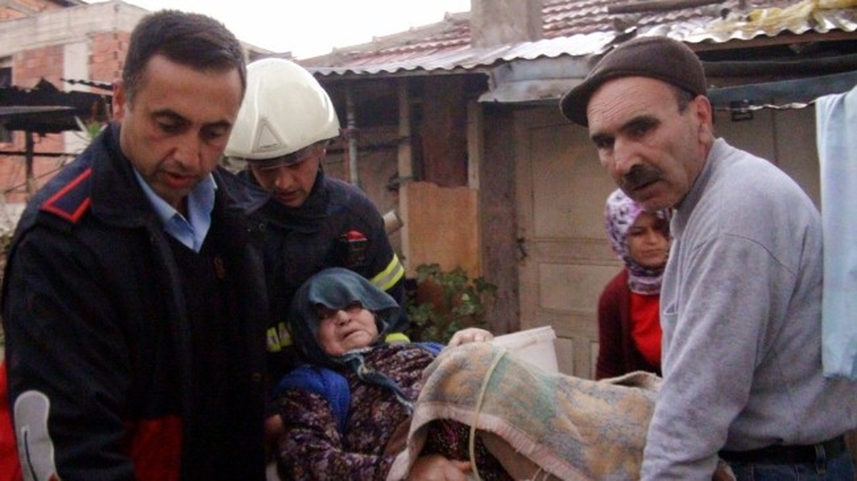 Felçli Kadın Yanmaktan Son Anda Kurtuldu