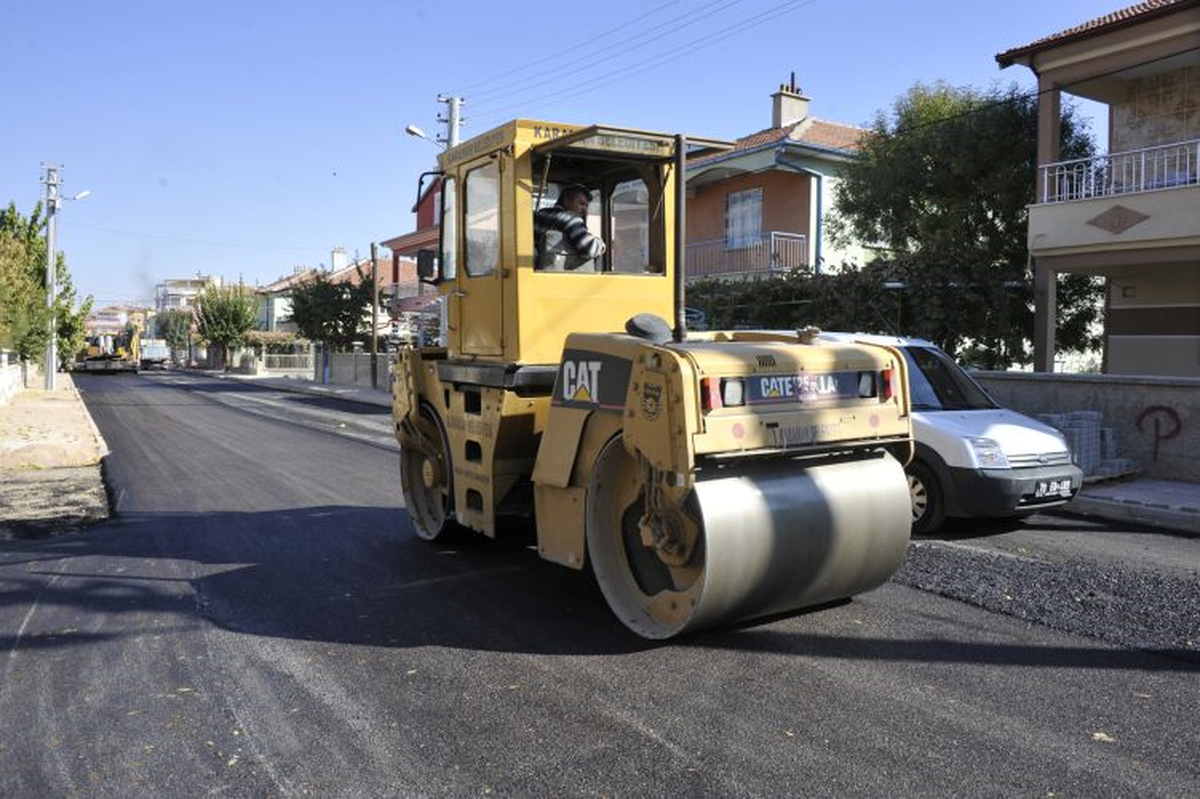 Gazi Dükkan Mahallesi\'nde Asfalt Ve Kaldırım Çalışması