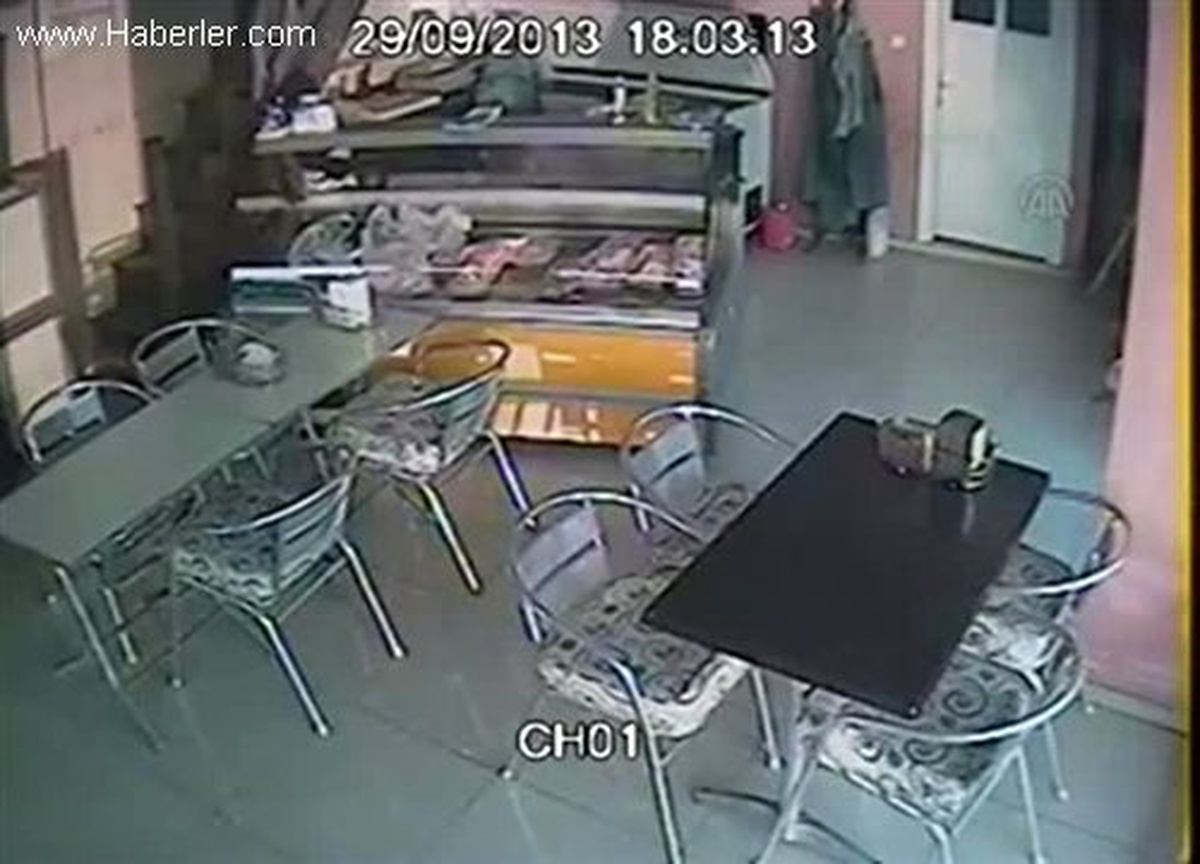Hırsızlık anı güvenlik kamerasına yansıdı