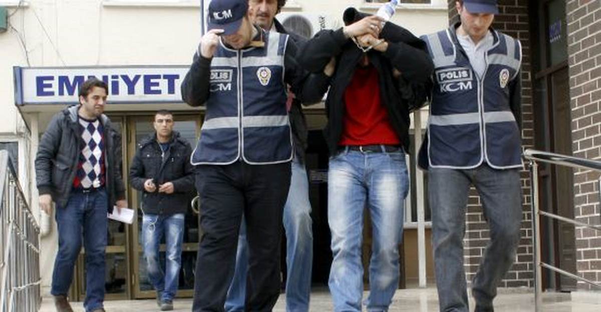 Hırsızlık Zanlıları, Esrarla Yakalandı