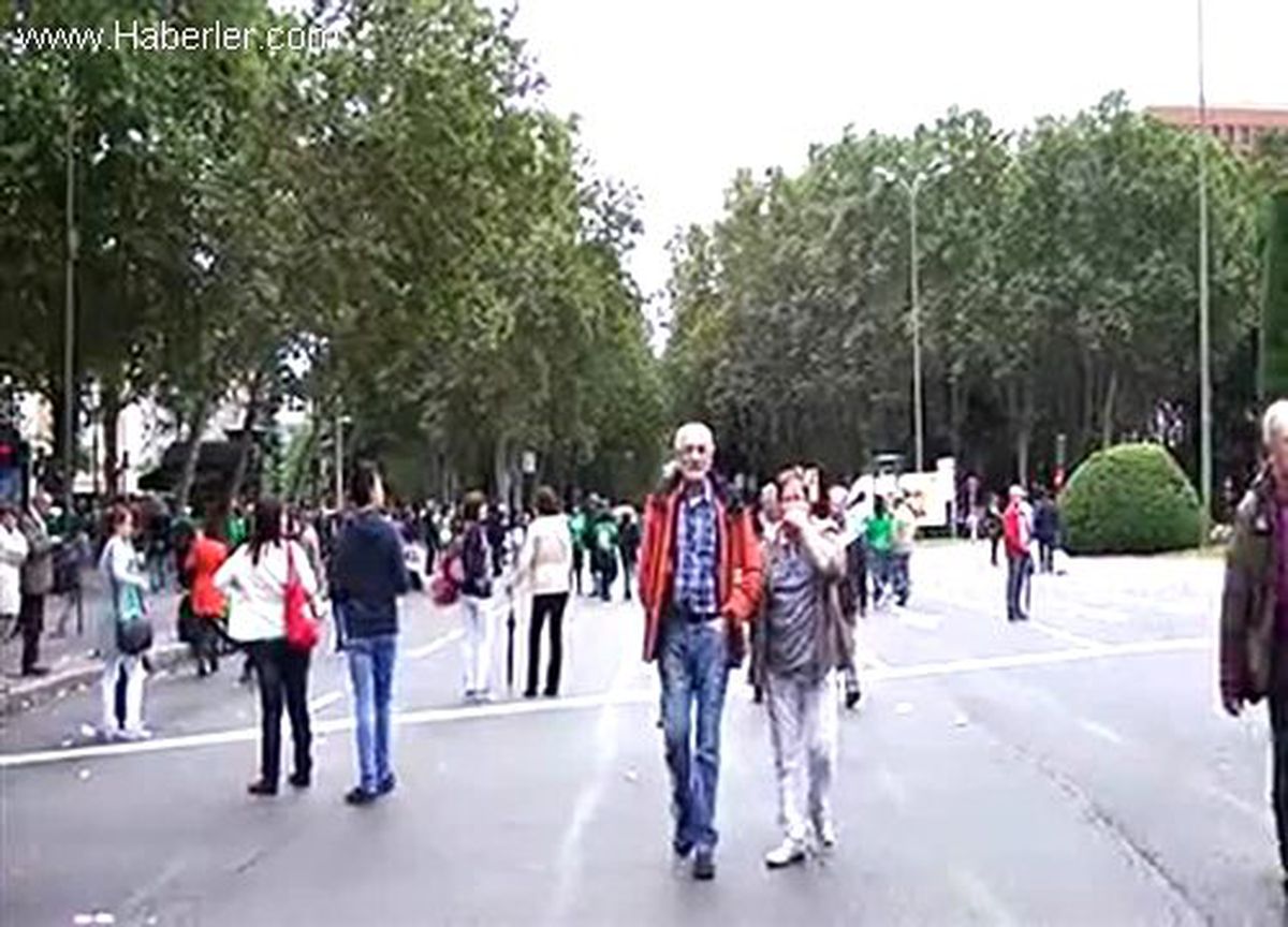 İspanya\'da öğrenciler greve gitti