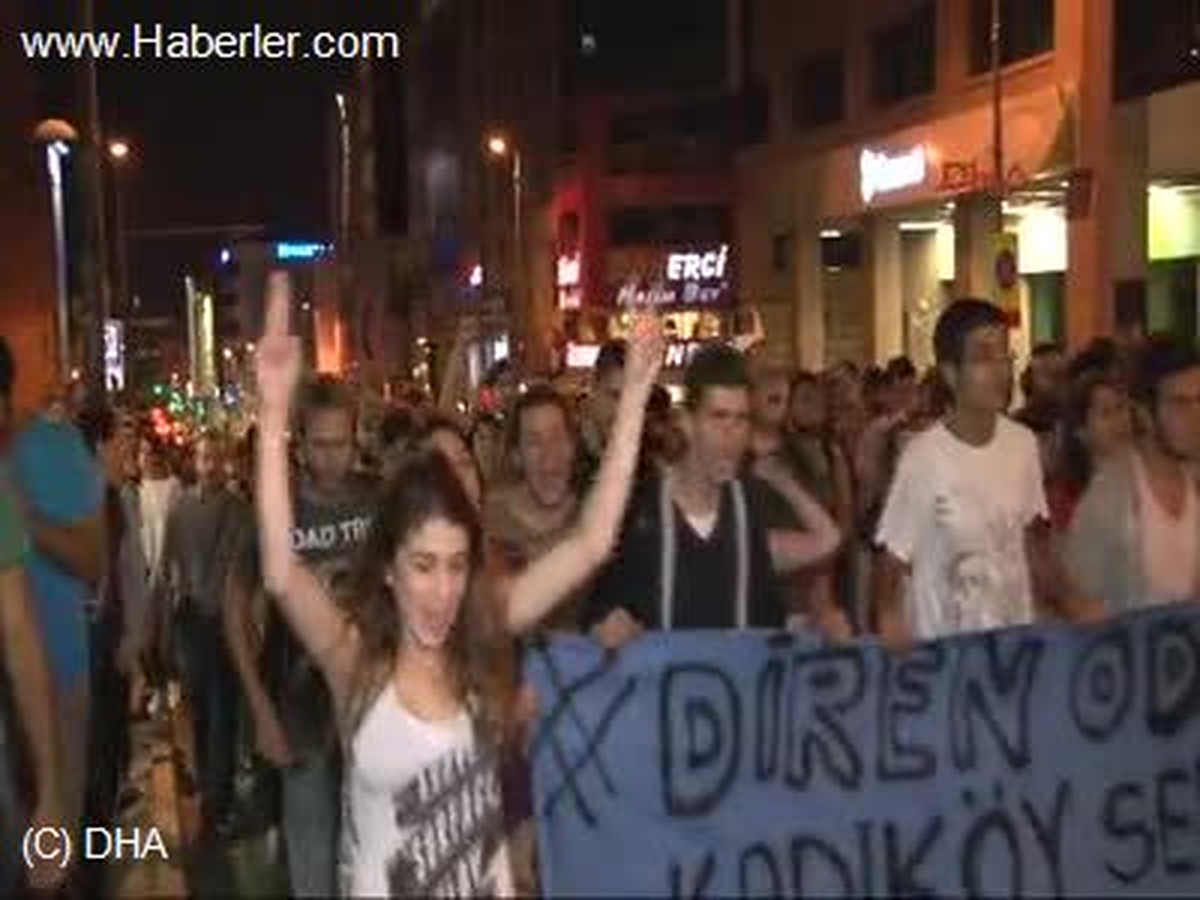 Kadıköy\'de ODTÜ Protestosu