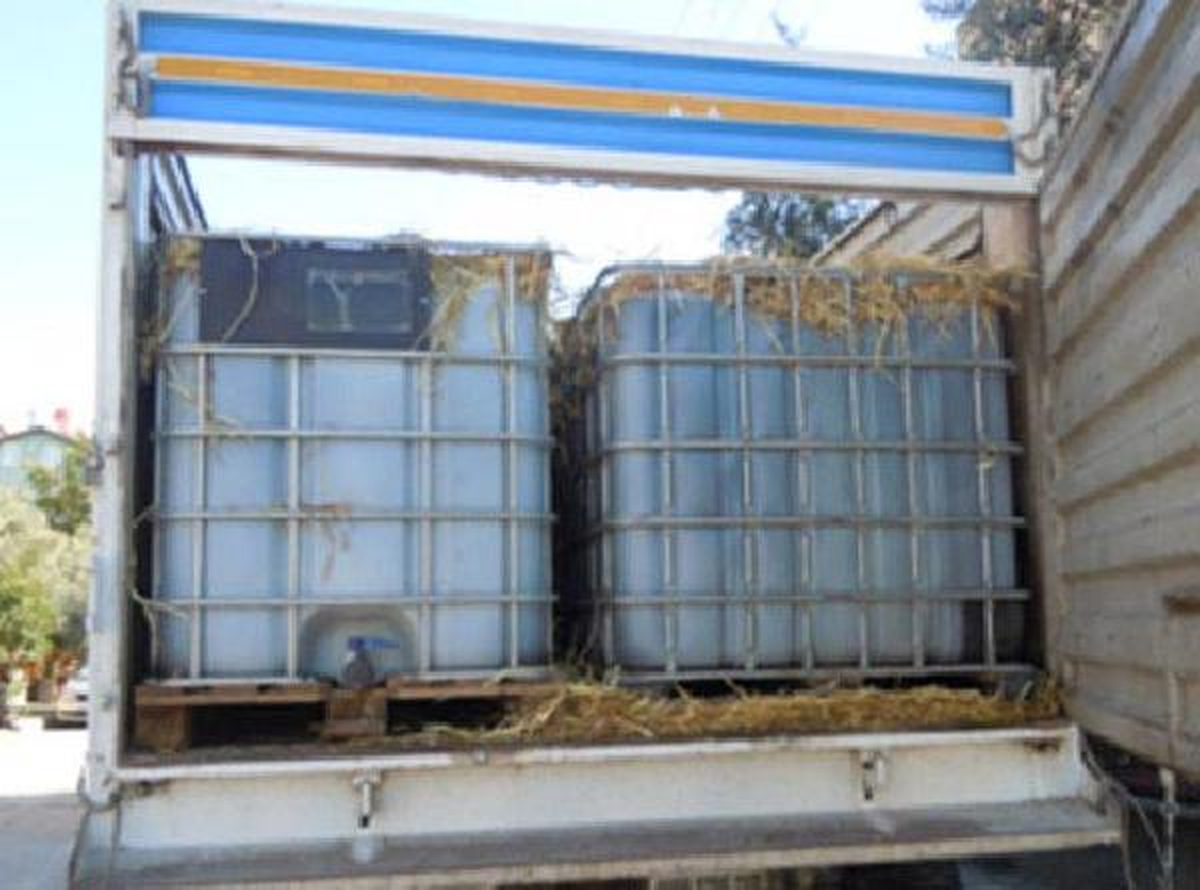 Kamyonda Üstü Saman Kaplı Tanklarda 16 Ton Kaçak Akaryakıt