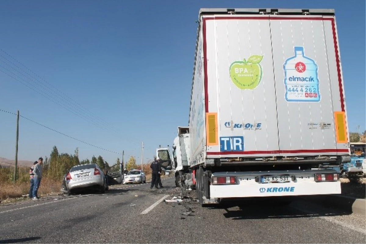 Kırşehir\'de Trafik Kazası: 1 Ölü, 2 Yaralı