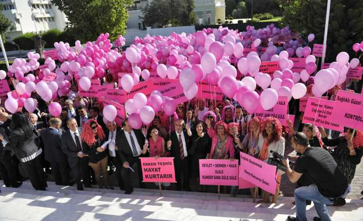 KKTC\'de Pink Day Etkinliği Düzenlendi