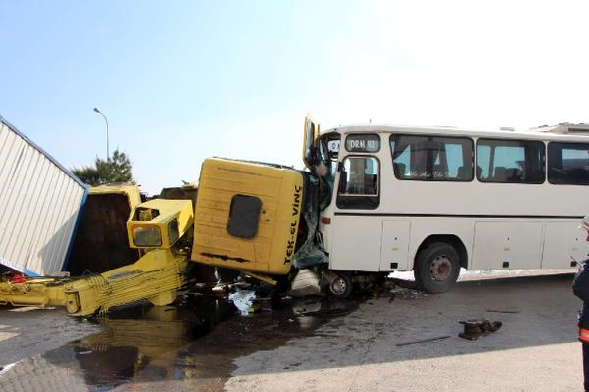 Kontrolden Çıkan Vinç Ortalığı Savaş Alanına Çevirdi