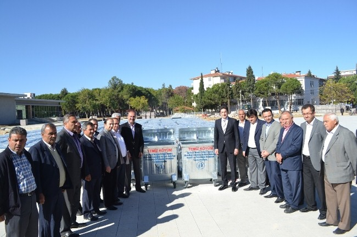 Kula\'da 52 Köye 525 Adet Çöp Konteynırı Dağıtıldı