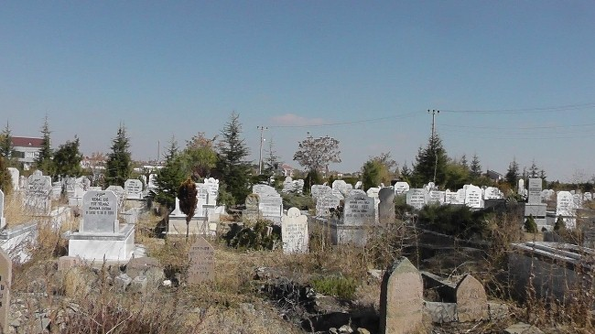 Kulu\'da Mezarlıklar Temizlenecek