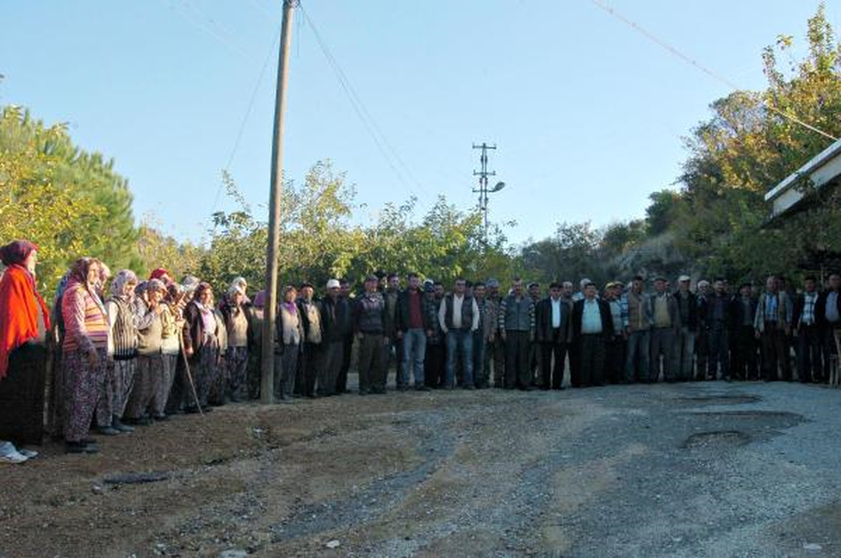 Madene Karşı \'Duran Köylü\' Eylemi