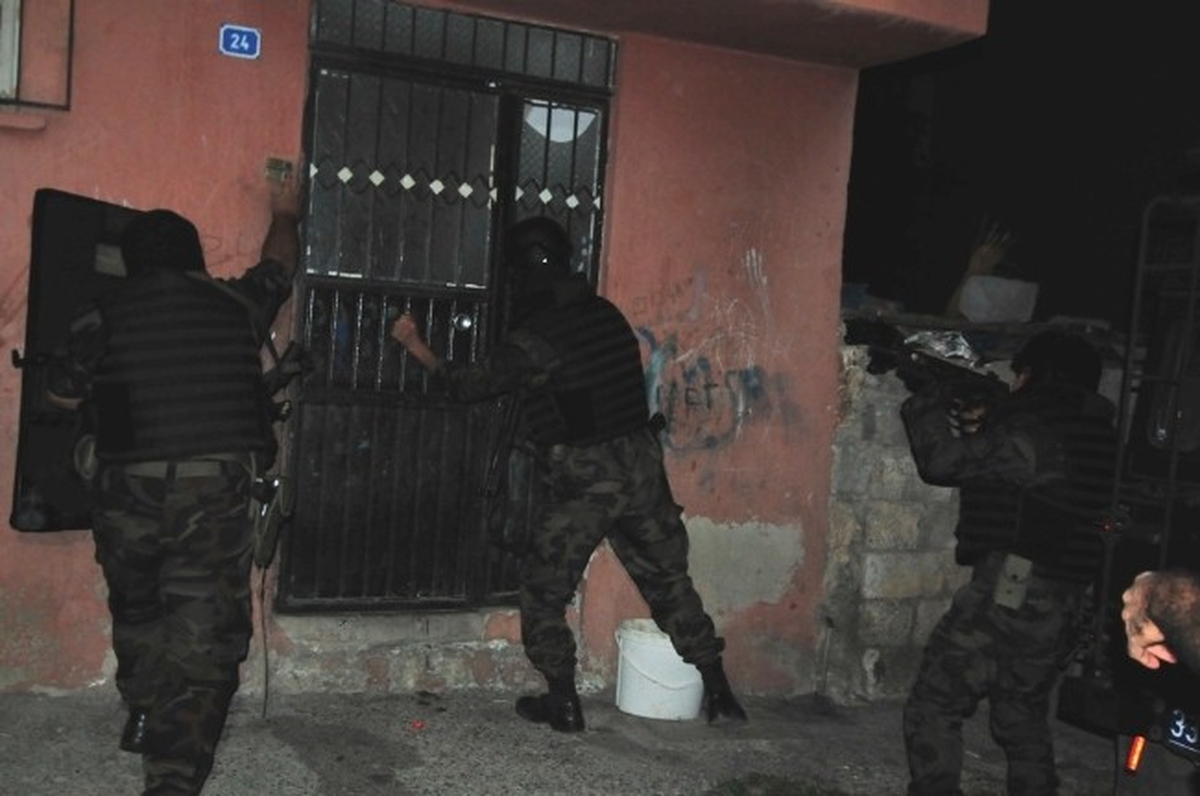 Mersin\'de Uyuşturucu Satıcılarına Şafak Operasyonu