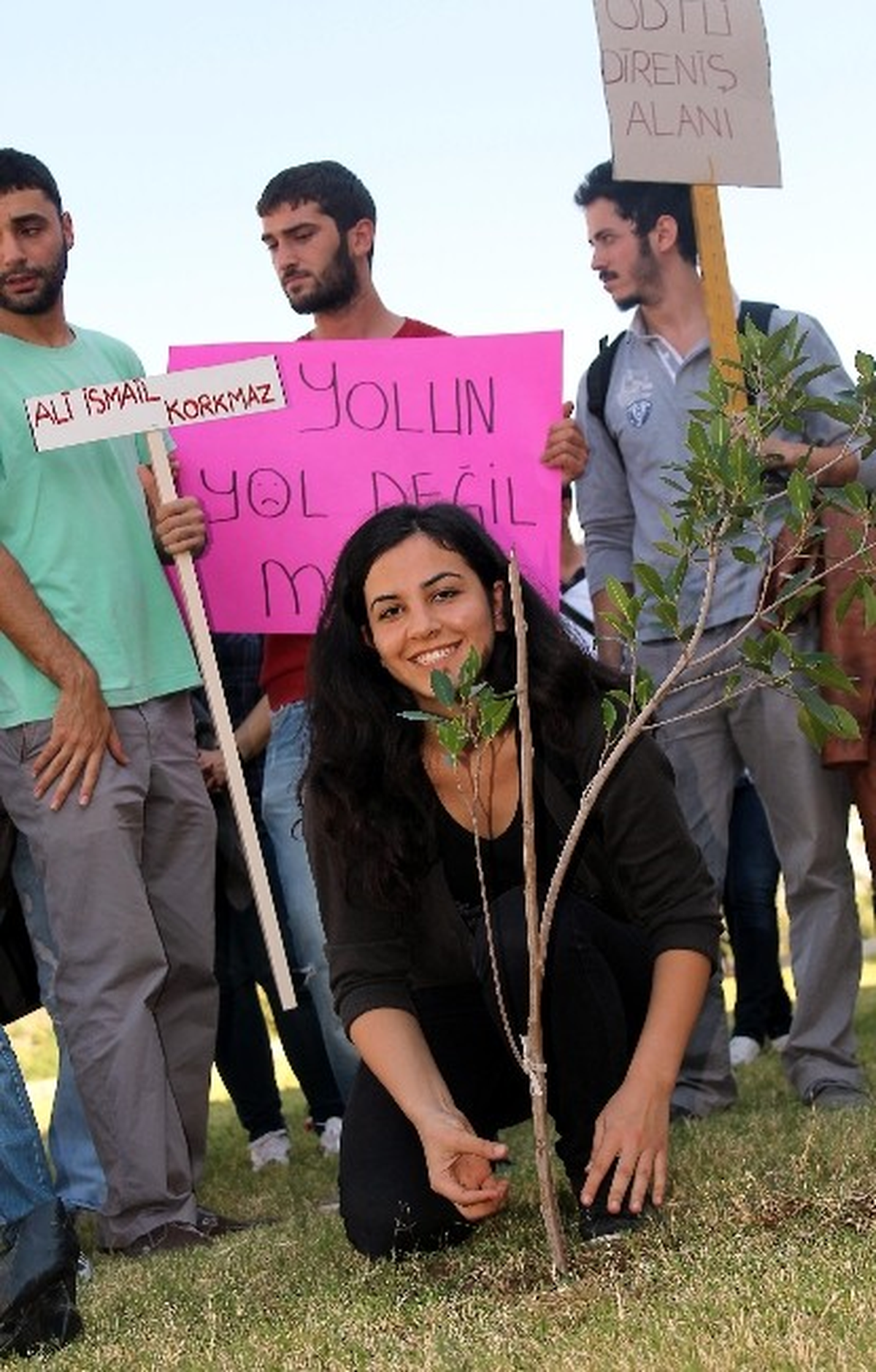 Meü\'lü Öğrencilerden ODTÜ Eylemine Fidanlı Destek