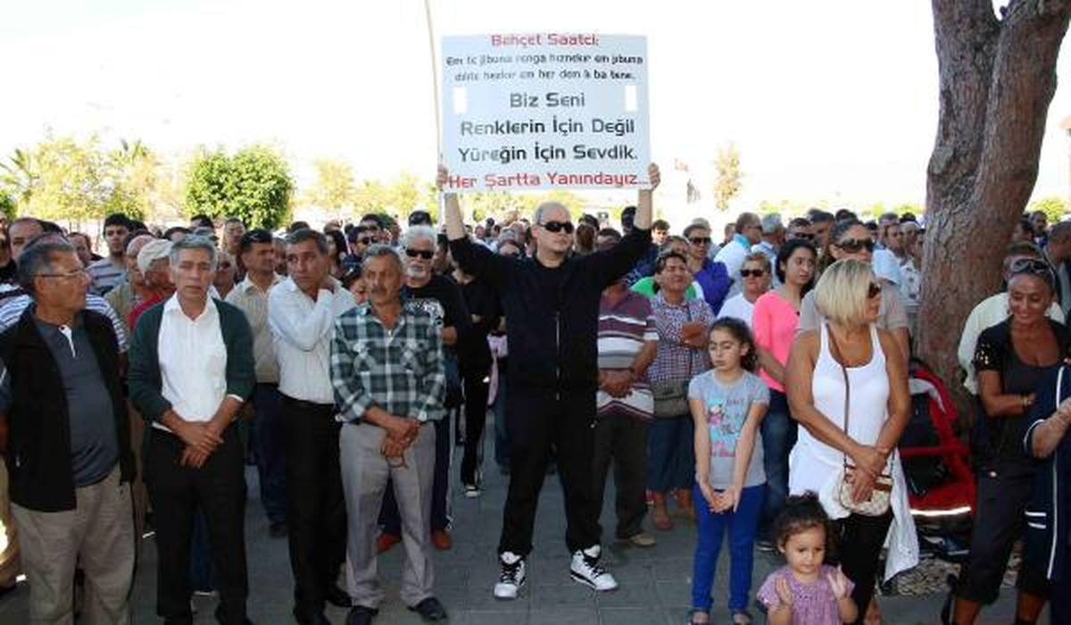 MHP\'den İstifa Eden Başkana Kürtçe Pankartlı Destek Yürüyüşü
