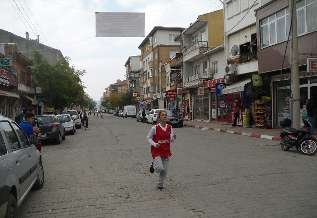 Muratlı\'da Okullar Arası Atletizm Yarışması Yapıldı