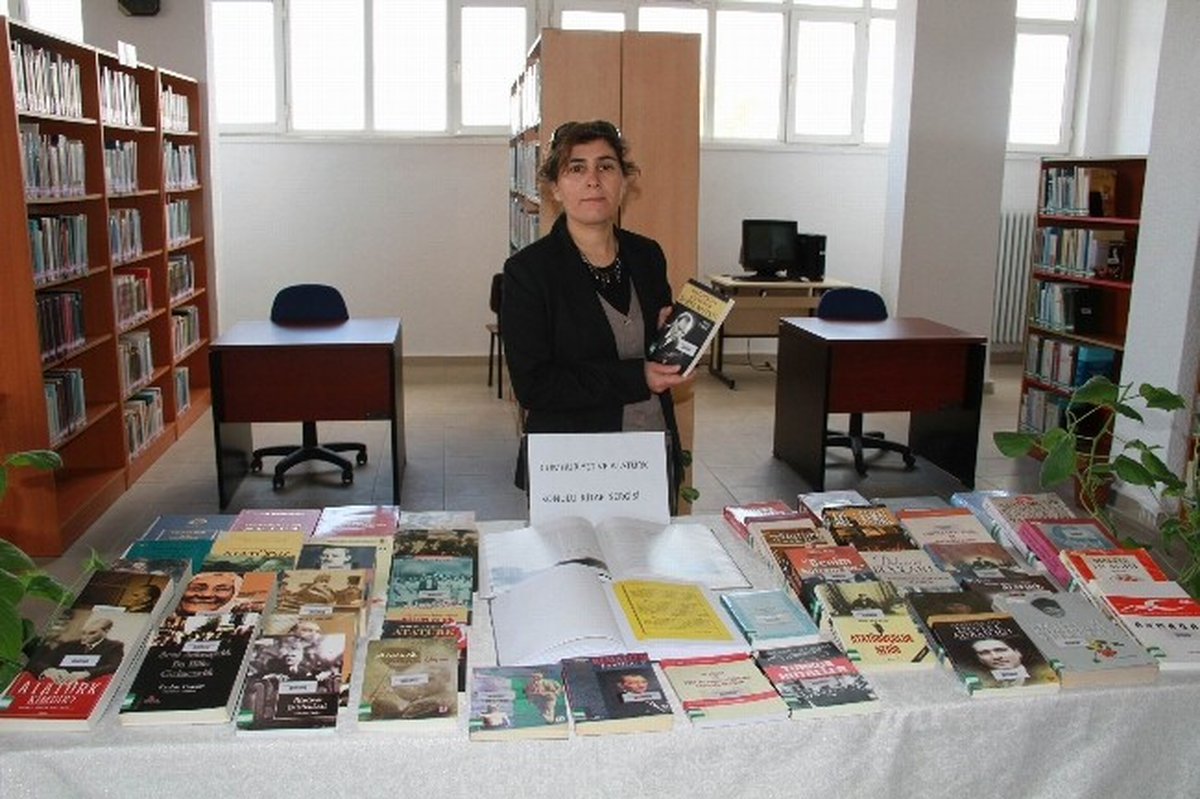 Nevşehir\'de \'Cumhuriyet ve Atatürk\' Konulu Kitap Sergisi Açıldı