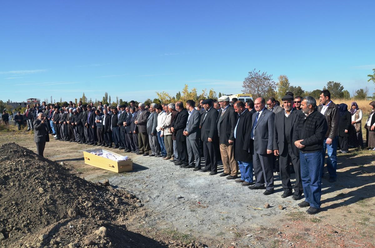 Öldürdüğü Kızı ve Yeğeni ile Yan Yana Defnedildi