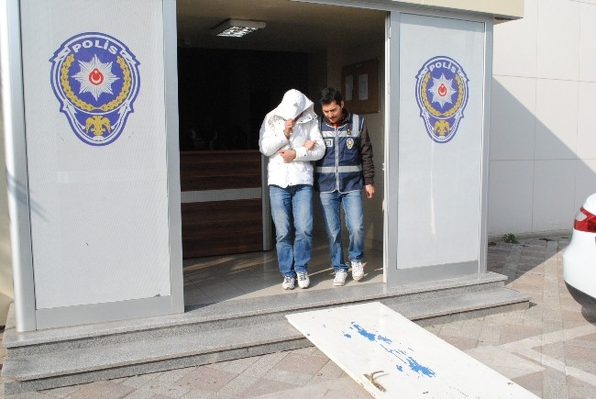 Oto Hırsızları Polise Yakalandı