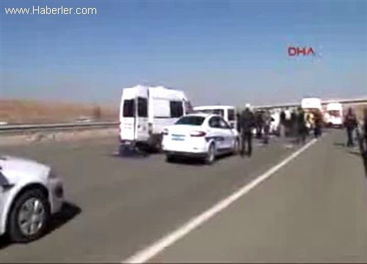 Otomobille Kaza Yaptı, Tartıştığı Eşini Vurarak İntihar Etti