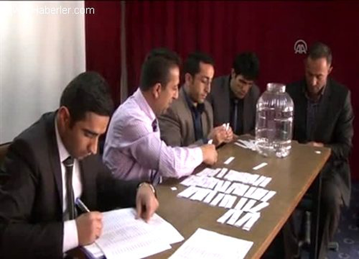 Şemdinli\'de işsizlerin kura heyecanı