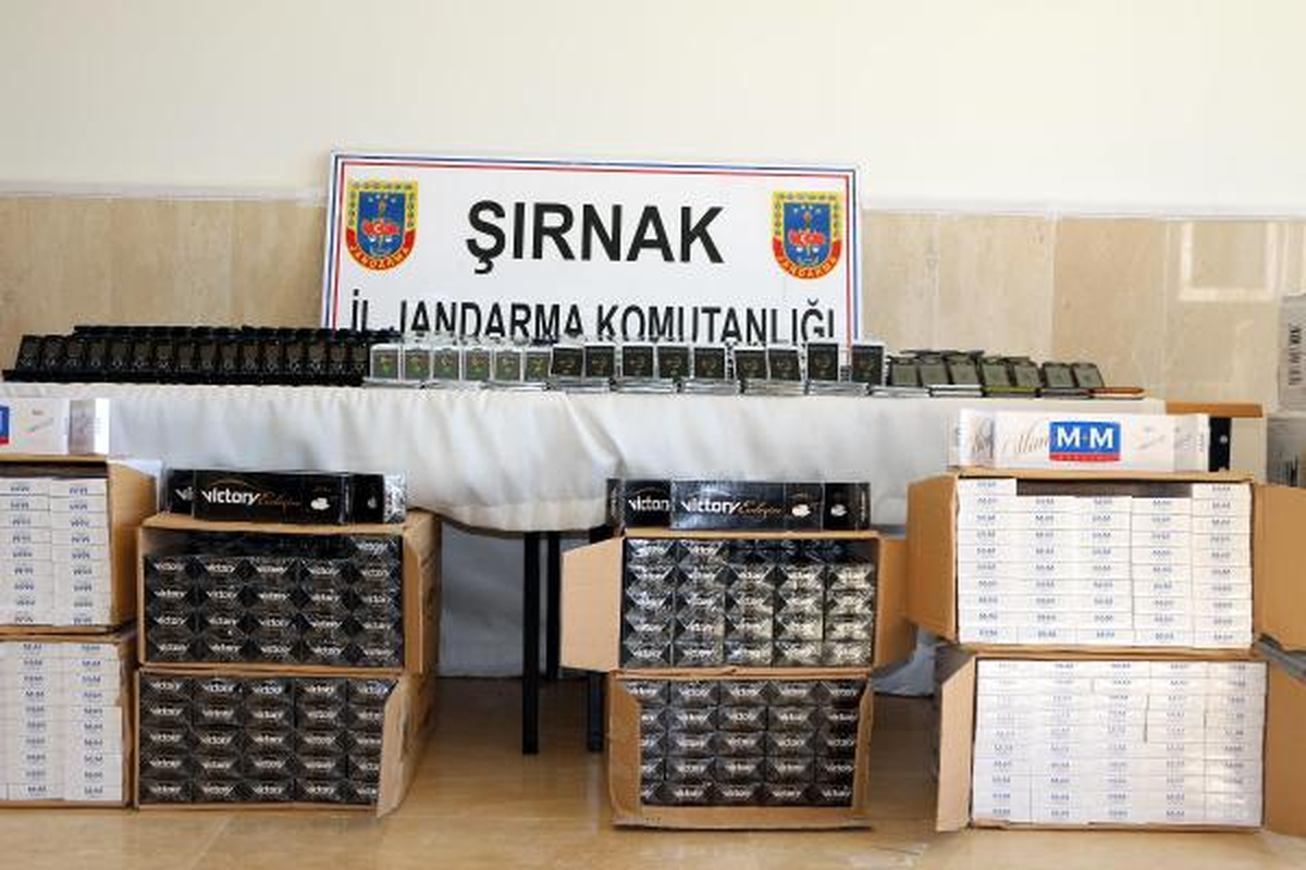 Şırnak\'ta 2 Milyon Liralık Kaçak Cep Telefonu ve Sigara Ele Geçirildi