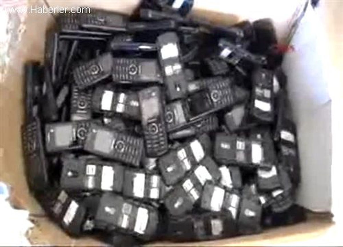 Şırnak\'ta Kaçak Cep Telefonu ve Sigara Ele Geçirildi