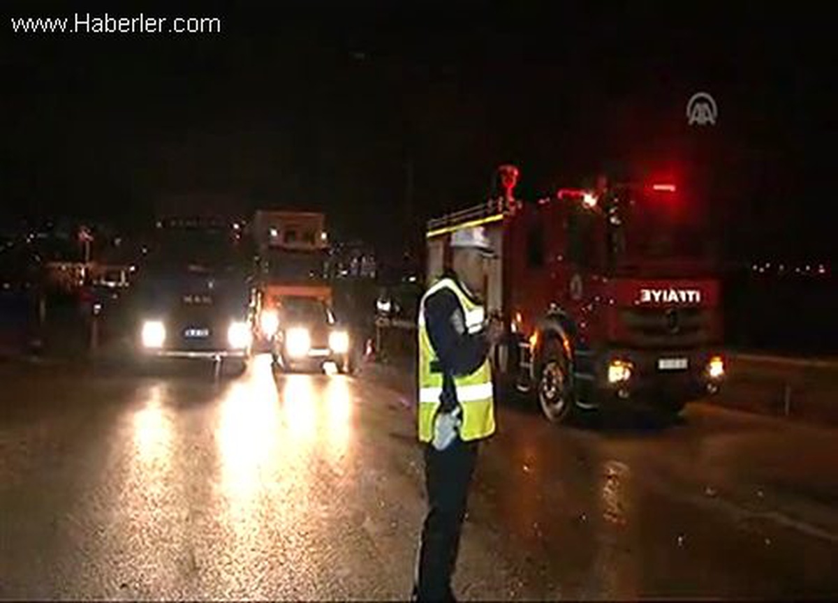 Tankerin çarptığı otomobil yandı