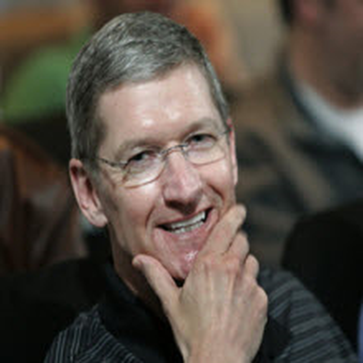Tim Cook fena dalga geçti!