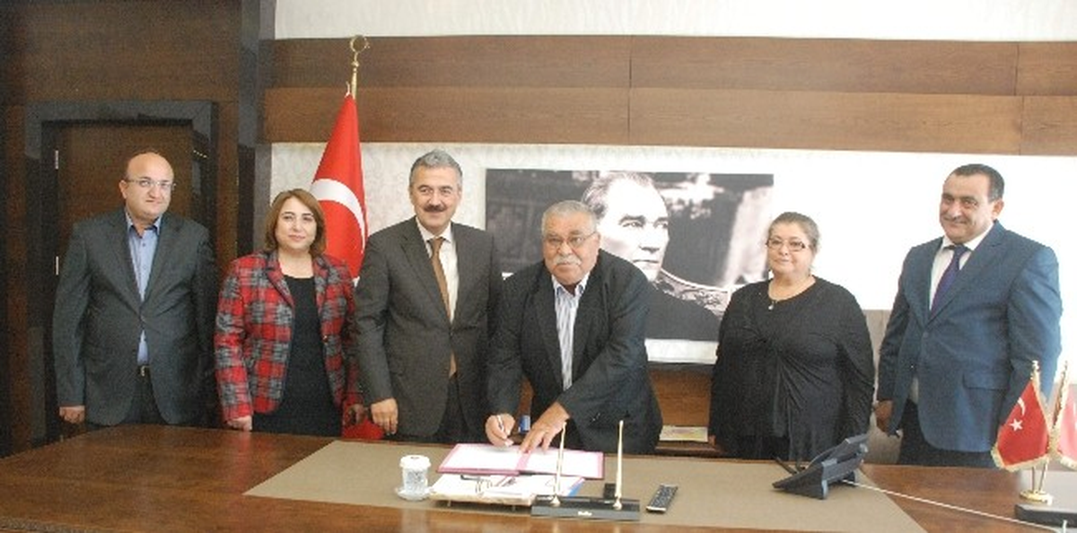 Türkiye\'nin İlk İmam Hatip Külliyesi Kuşadası\'na Yapılıyor