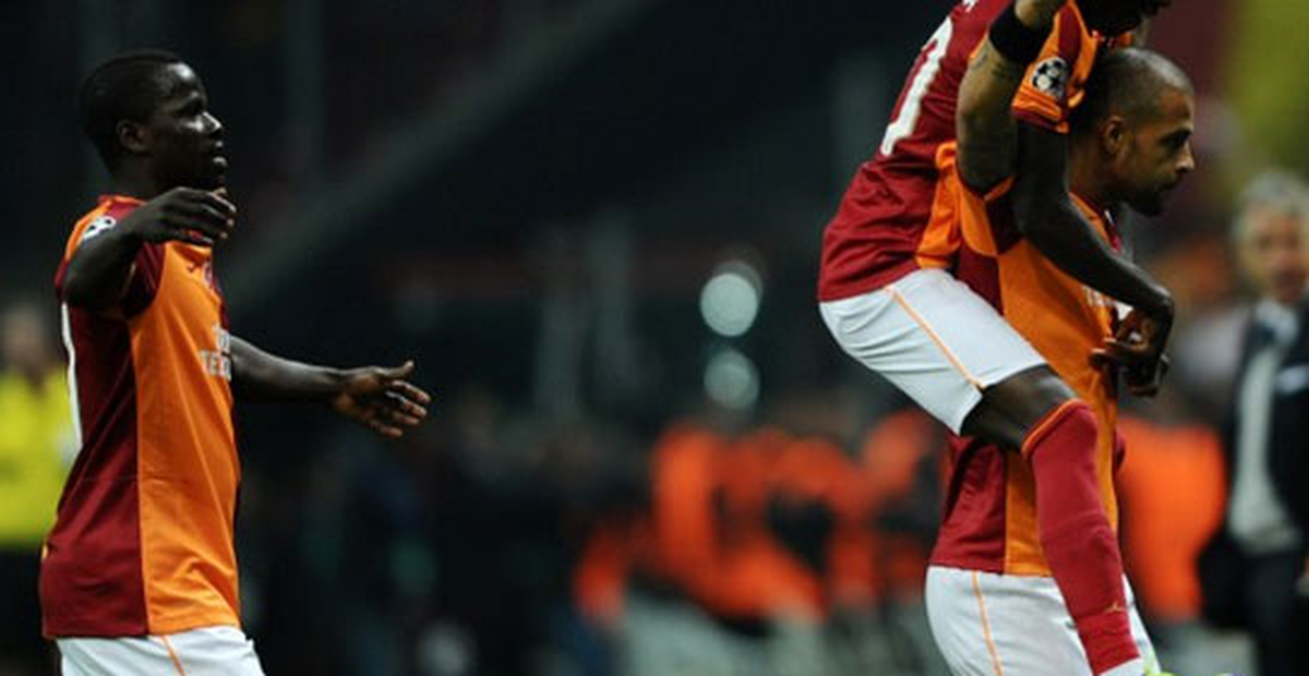 UEFA, Emmanuel Eboue\'yi Maçın Adamı Seçti