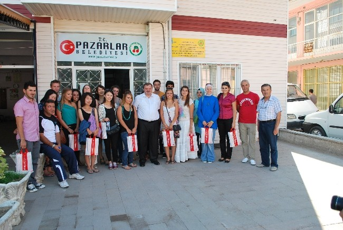 Uluslararası Gönüllü Gençlik Kampı Öğrencileri Pazarlar\'da