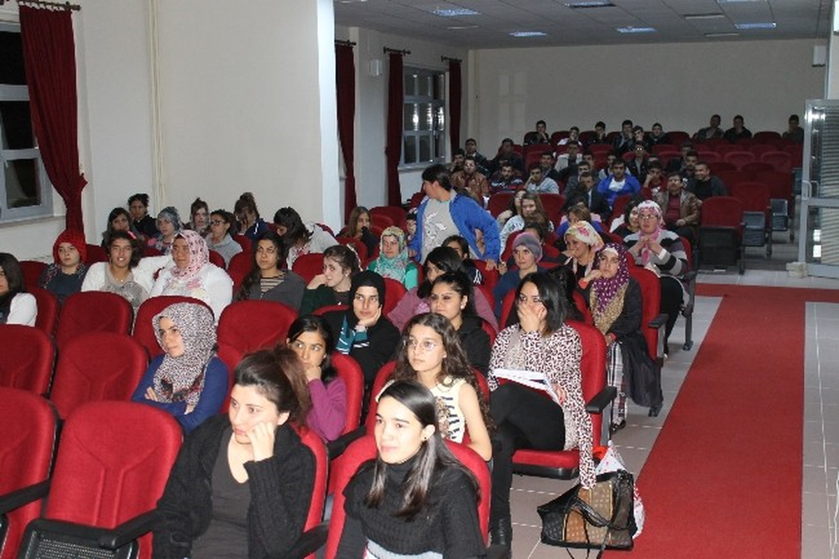 Yozgat\'ta Öğrencilere Güvenli Gelecek Konferansı Verildi