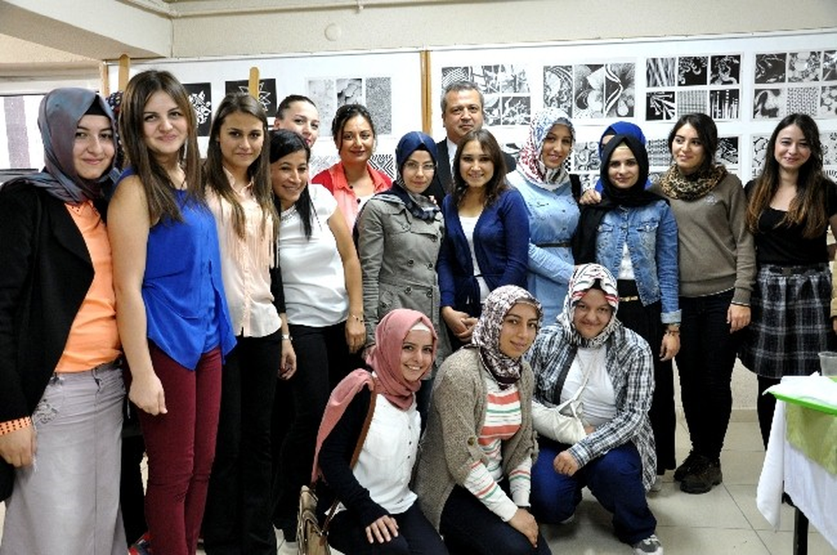 Üniversite Öğrencilerinin Resim Sergisi Büyüledi
