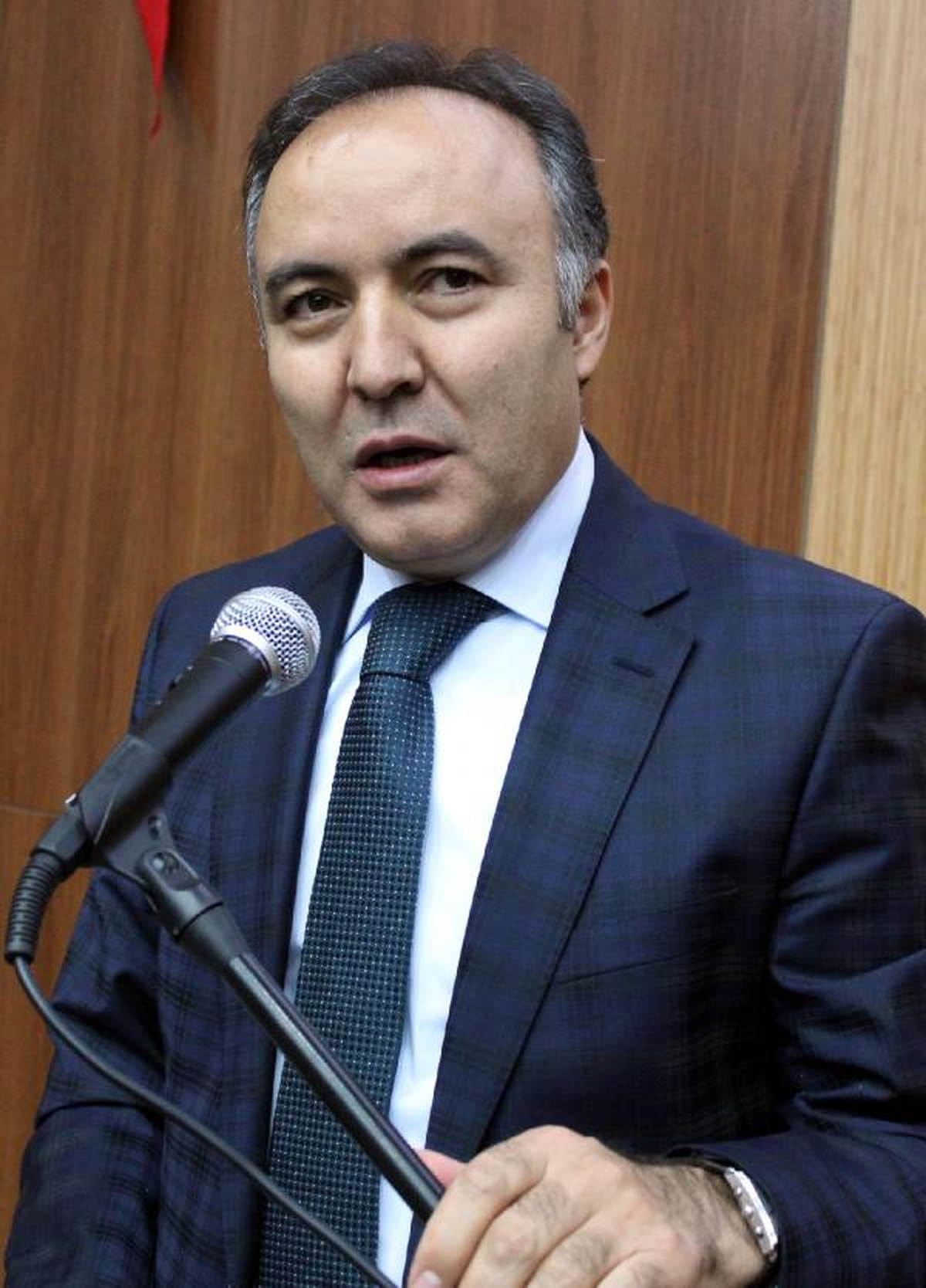 Vali Altıparmak\'tan Öğrencilere: Sizi İneklikle Suçlayacaklardan Uzak Durun