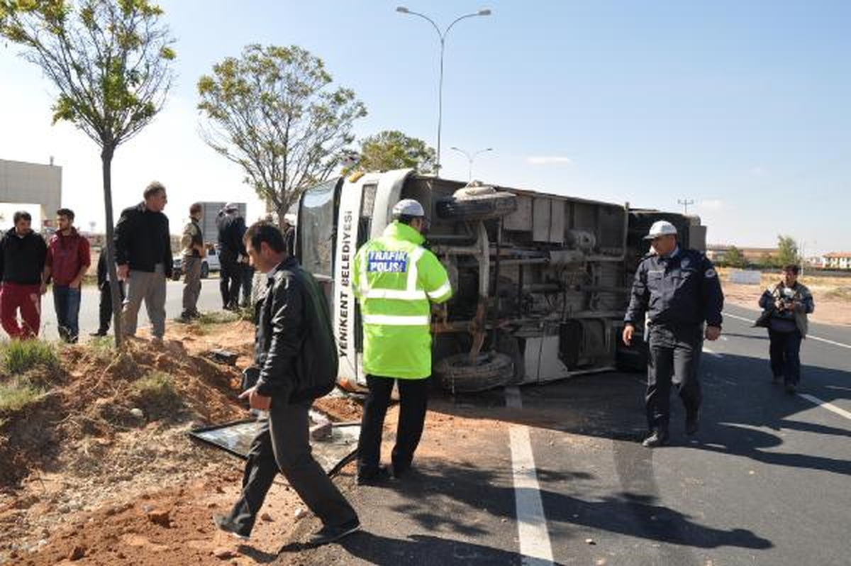 Yolcu Midibüsü Devrildi: 4 Yaralı