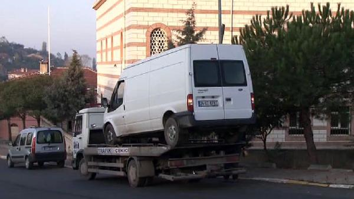 Yolun Karşısına Geçmek İsterken Minibüs Çarptı