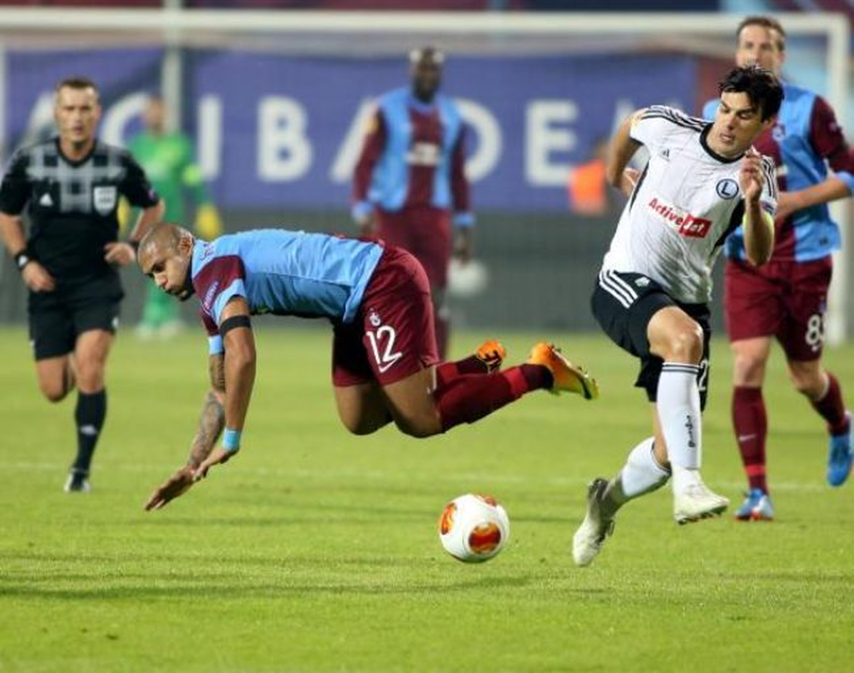 Akçay\'lı Trabzonspor\'un Bileği Avrupa\'da Bükülmüyor