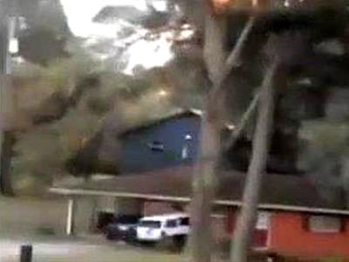 ABD'de Bir Adam, Aldatan Eşine Kızıp Arabayla Eve Girdi