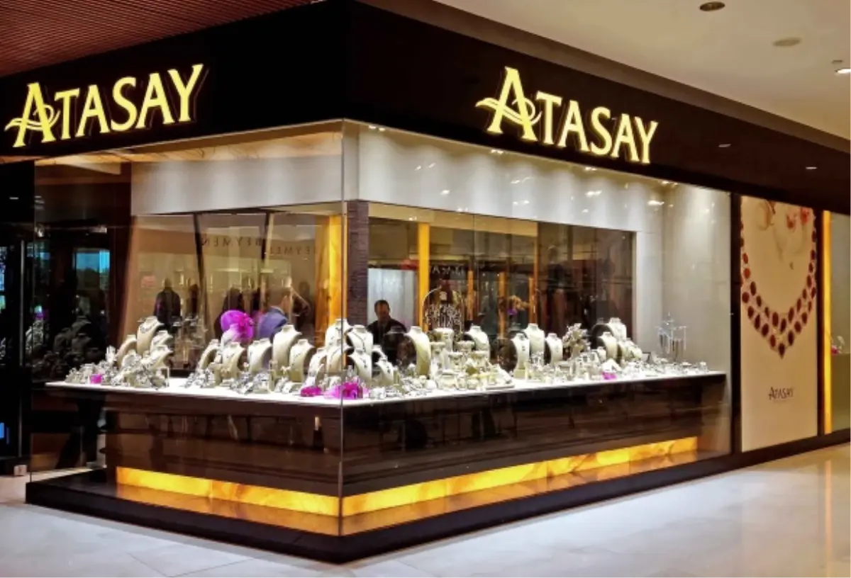 Atasay Zorlu Center\'daki Mağazasını Açtı