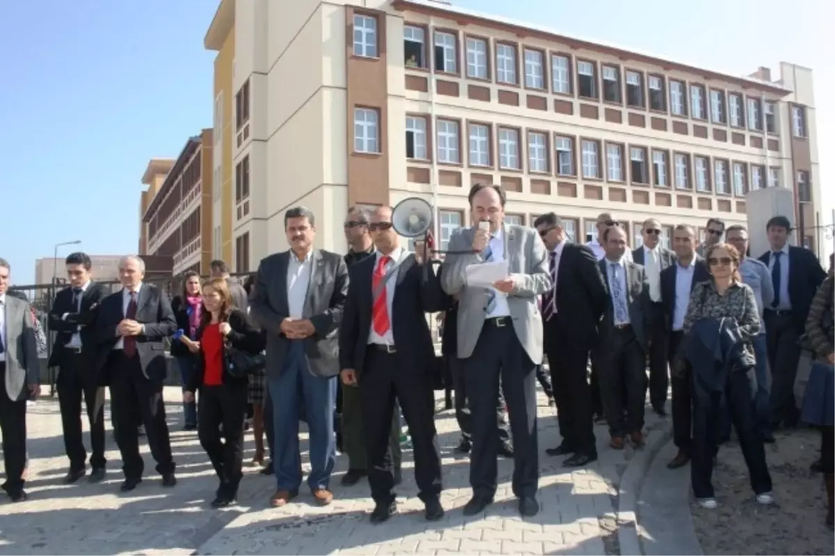 Ayvalık\'ta Öğretmene Saldırı İddiası