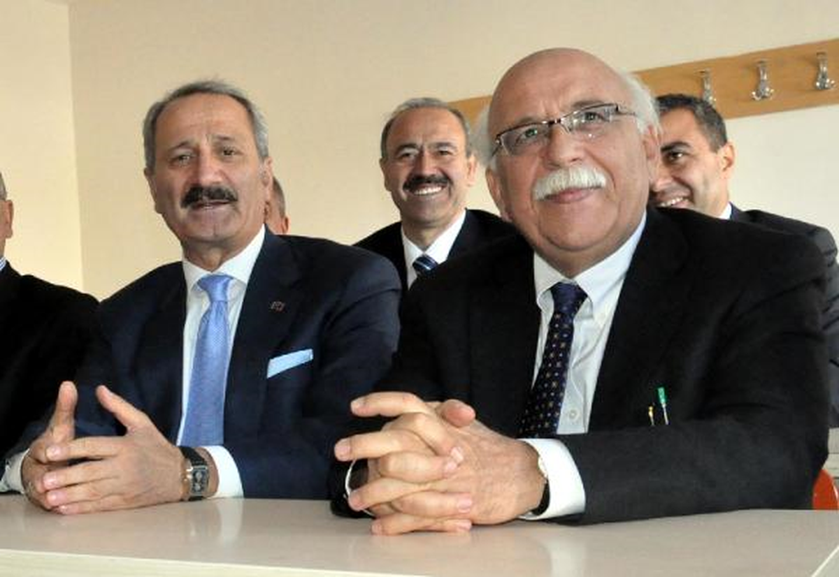 Bakan Avcı\'dan İstifa\' Haberine Esprili Yanıt: Barcelona\'dan Teknik Direktörlük Teklif Aldım