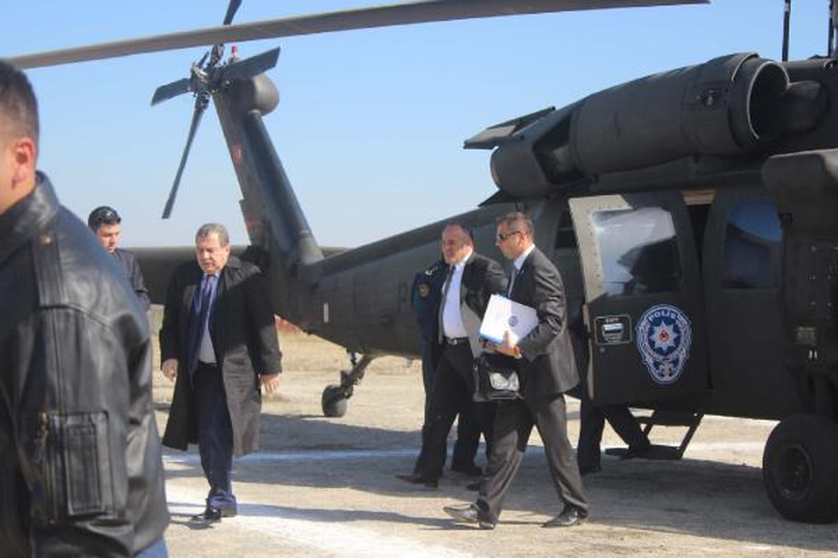 Bakan Helikopterle Stada İndi, Protokol Toz İçinde Kaldı