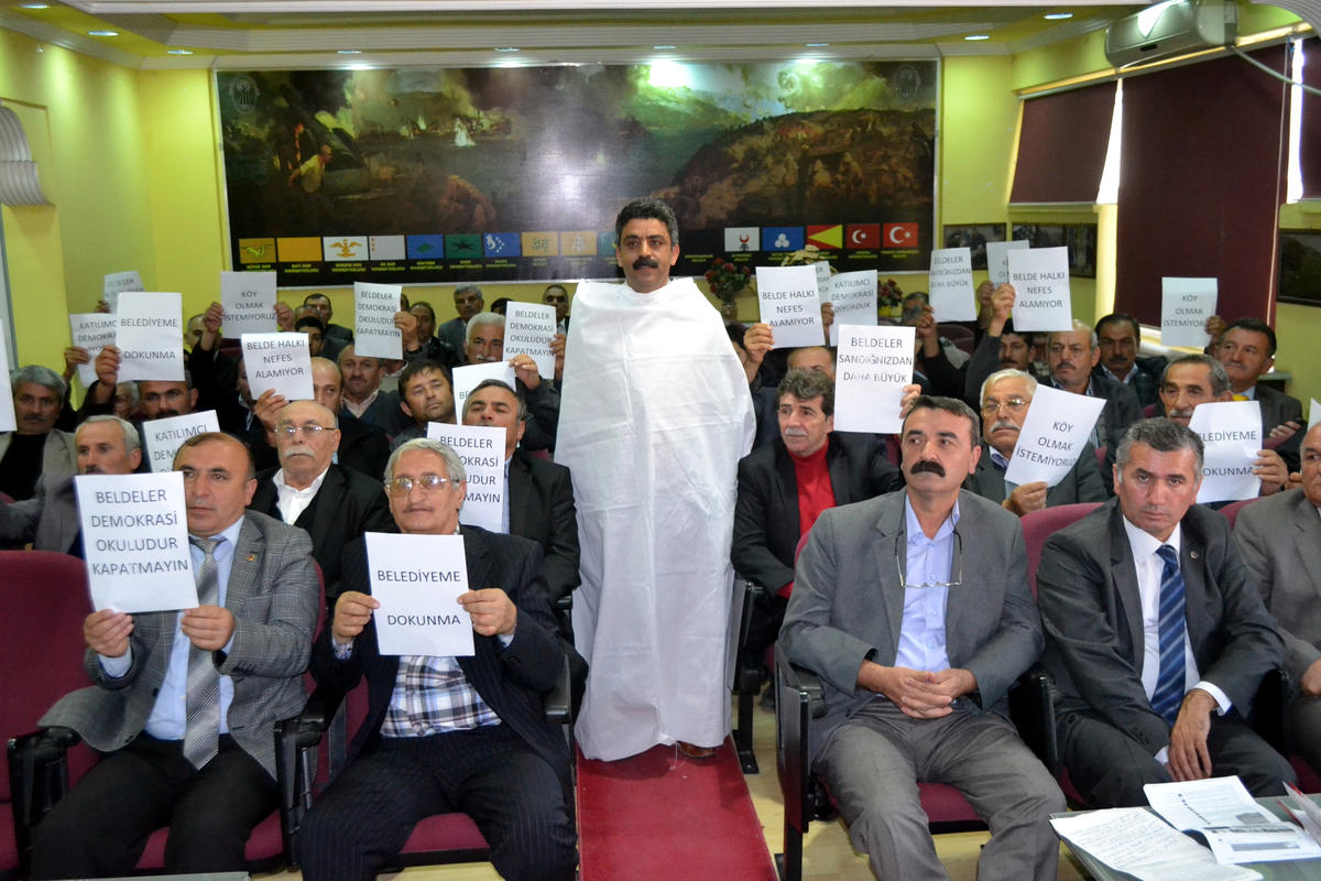 Tokat 'da Belediye Başkanı Kefen Giydi