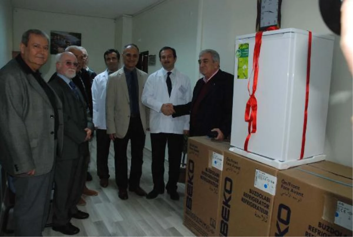 Beşiktaş\'ın Eski Yöneticisi Devlet Hastanesi\'ne 4 Buzdolabı Bağışladı