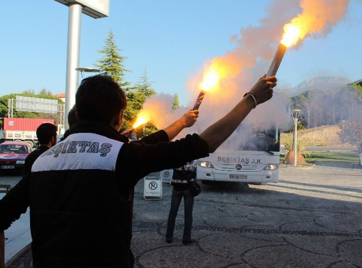 Beşiktaş Kafilesi Manisa\'da