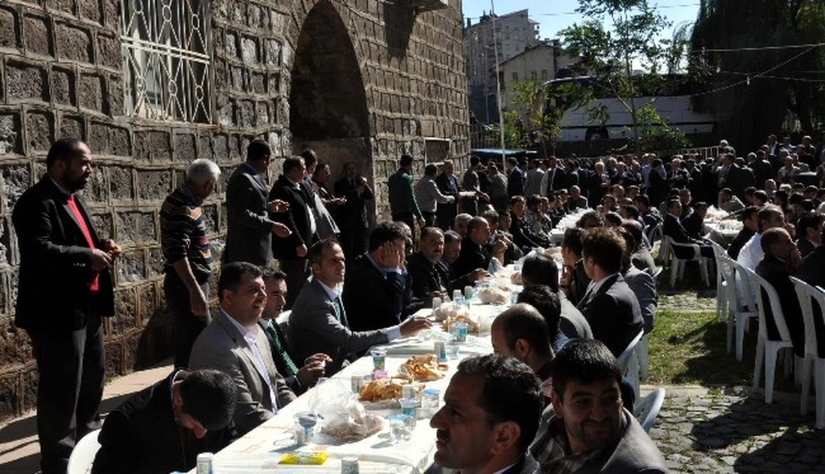 Bitlis Valisinden Hac Pilavı İkramı